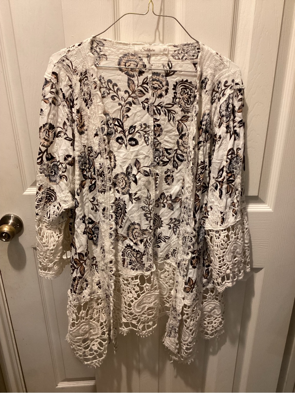 Solitaire White Floral Crochet-Trim Kimono